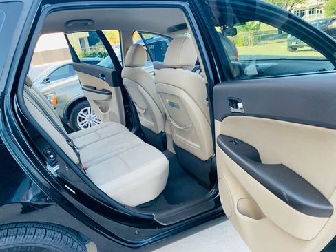 Used 2012 Hyundai Elantra GLS 4dr Wagon w/ Preferred Pkg image 19