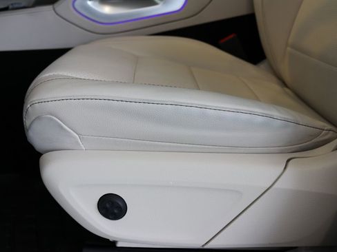 Used 2023 Mercedes-Benz GLS 450 4MATIC image 16