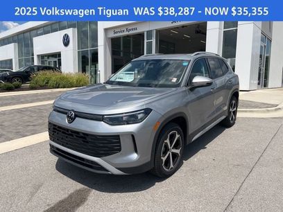 New 2025 Volkswagen Tiguan SE