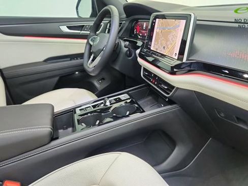 Used 2026 Volkswagen Atlas Cross Sport SEL Premium R-Line AWD/4WD image 24