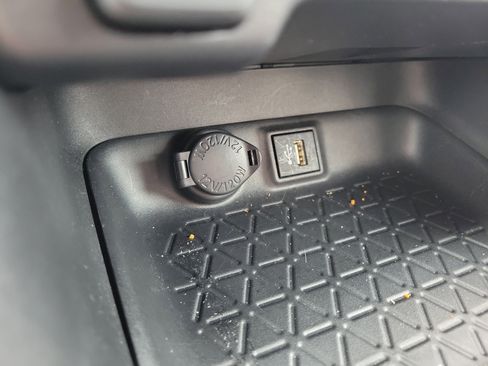 Used 2023 Toyota RAV4 SE image 35