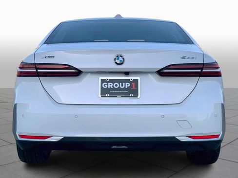 Used 2025 BMW 540i xDrive w/ Premium Package image 5