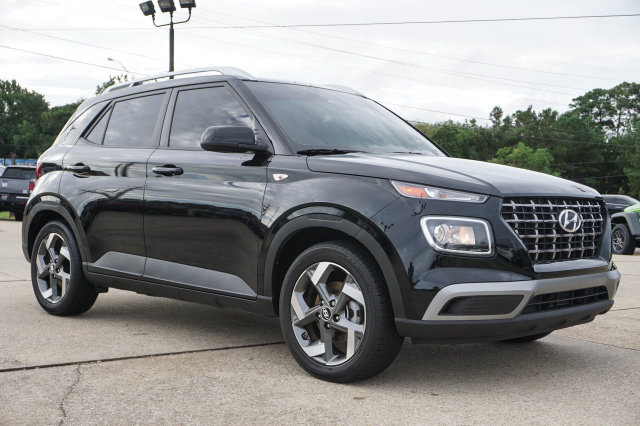 Used 2024 Hyundai Venue SEL FWD image 2