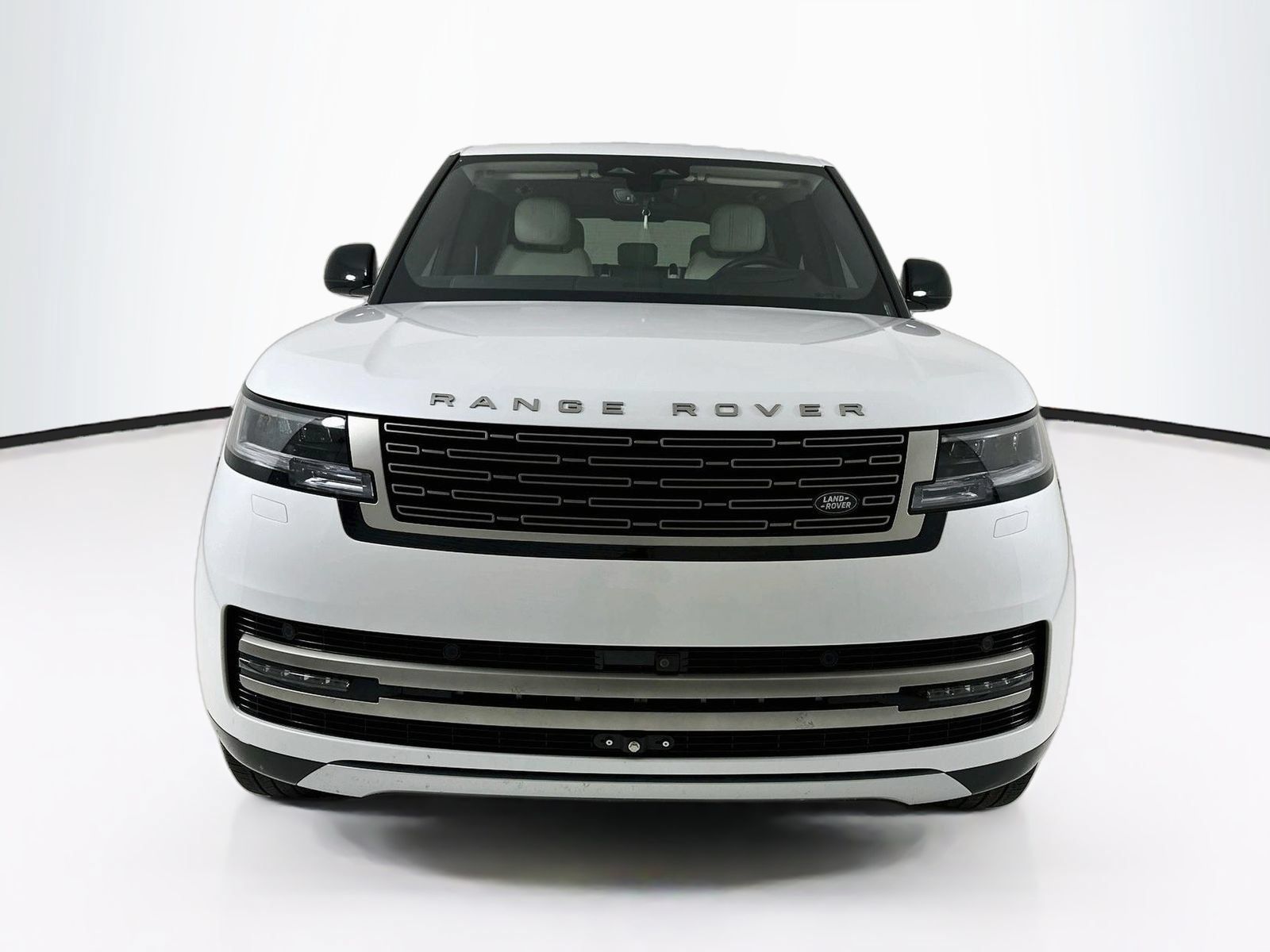 Used 2025 Land Rover Range Rover SE AWD/4WD image 2