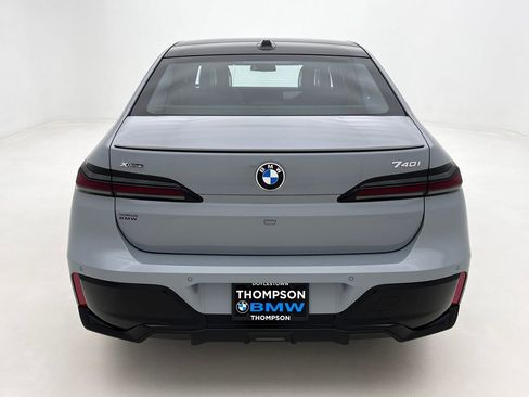 New 2026 BMW 740i xDrive w/ Premium Package image 7