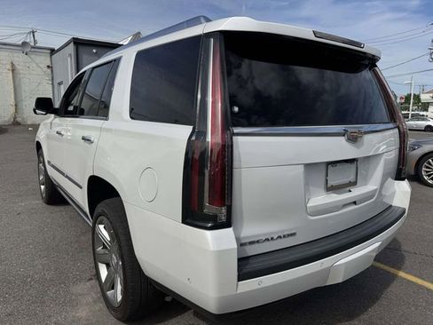 Used 2019 Cadillac Escalade Premium Luxury RWD image 11