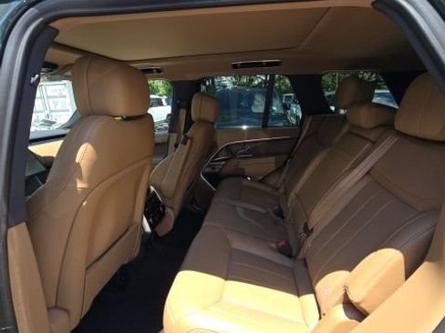 Used 2025 Land Rover Range Rover SE AWD/4WD image 11