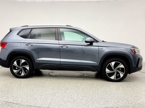 Used 2024 Volkswagen Taos SE image 4