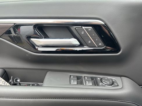 New 2026 Chevrolet Suburban Z71 w/ Comfort Package AWD/4WD image 16
