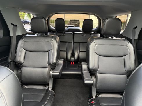 Used 2022 Ford Explorer Limited w/ Class IV Trailer Tow Package AWD/4WD image 27