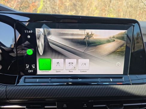 Used 2024 Volkswagen Golf R image 23