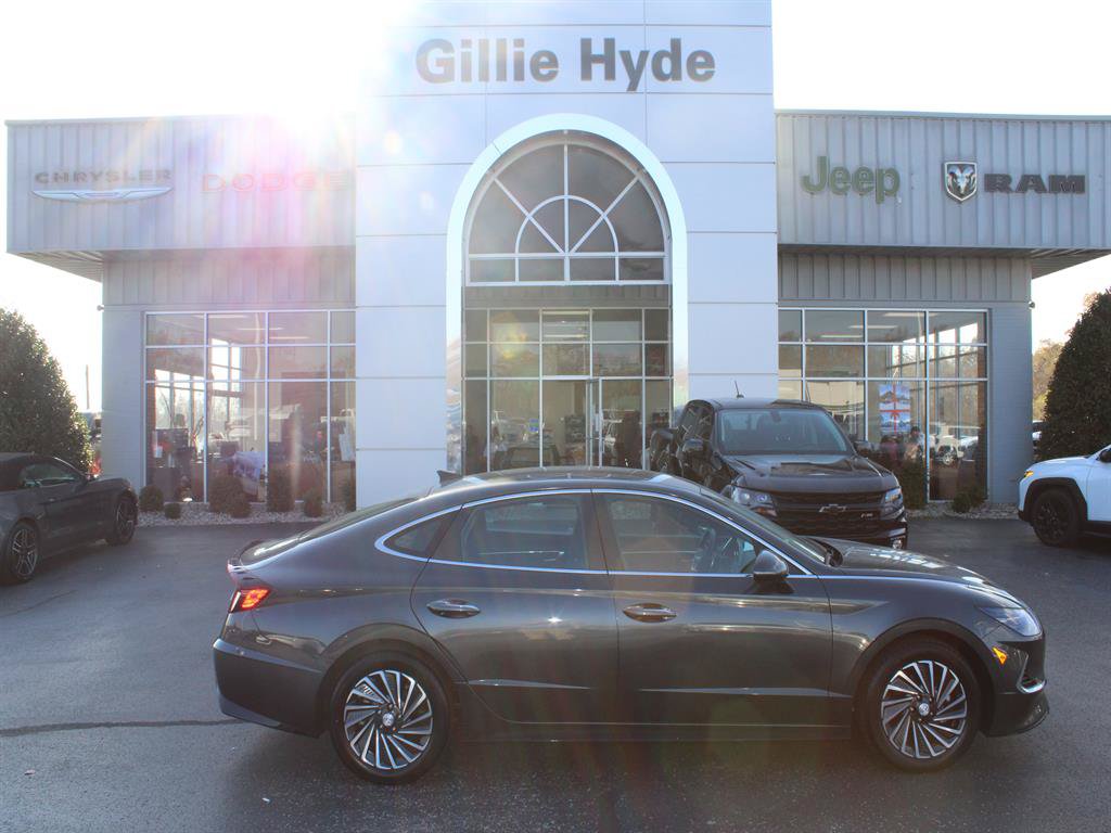 Used 2023 Hyundai Sonata SEL FWD image 2