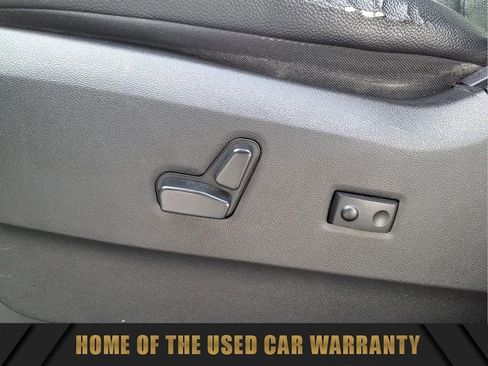 Used 2014 Chrysler Town & Country Touring FWD image 17