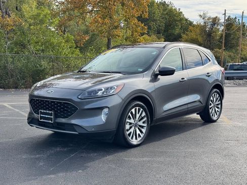 Used 2022 Ford Escape Titanium w/ Class II Trailer Tow Package image 8