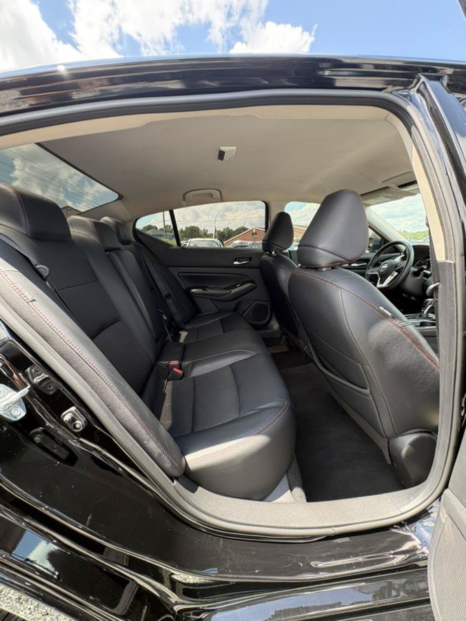 Used 2023 Nissan Altima 2.5 SR AWD/4WD image 11