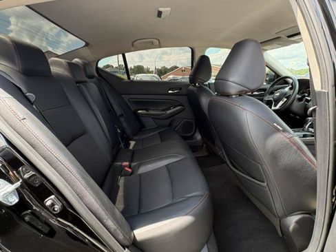 Used 2023 Nissan Altima 2.5 SR AWD/4WD image 11