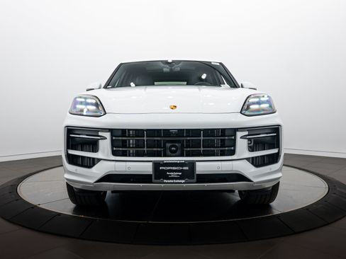 Certified 2026 Porsche Cayenne AWD/4WD image 10