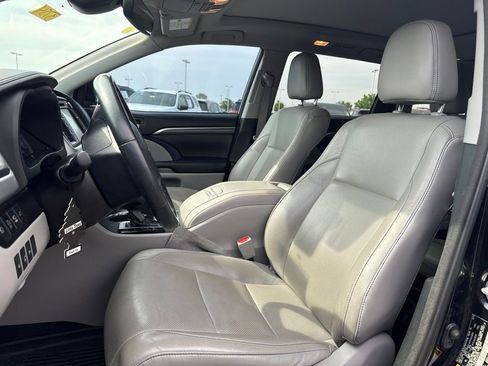 Used 2018 Toyota Highlander Limited Platinum AWD/4WD image 16