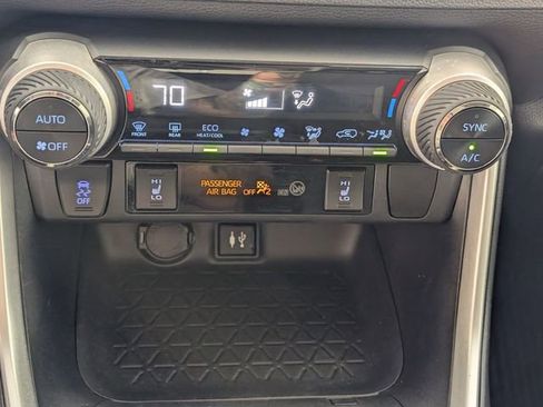 Used 2019 Toyota RAV4 XLE w/ Convenience Package AWD/4WD image 22