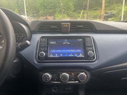 Used 2025 Nissan Versa SV FWD image 17