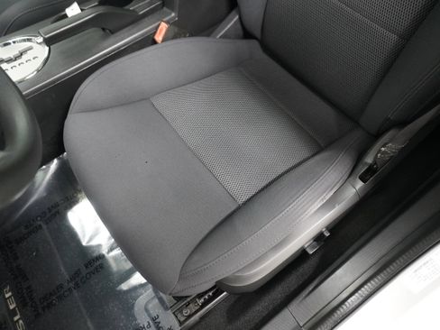 Used 2010 Chrysler Sebring Touring image 11