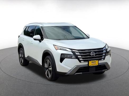 Used 2026 Nissan Rogue SL FWD image 3