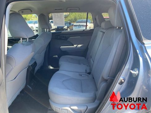 Used 2022 Toyota Highlander LE AWD/4WD image 28