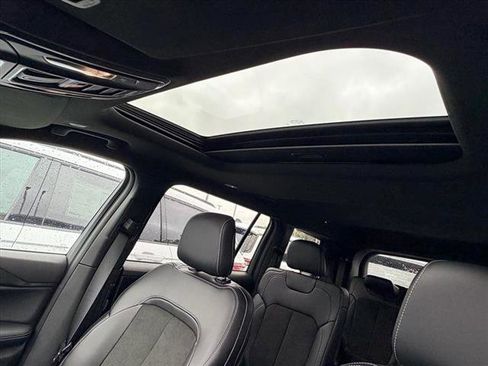 New 2025 Jeep Grand Cherokee L Altitude image 10