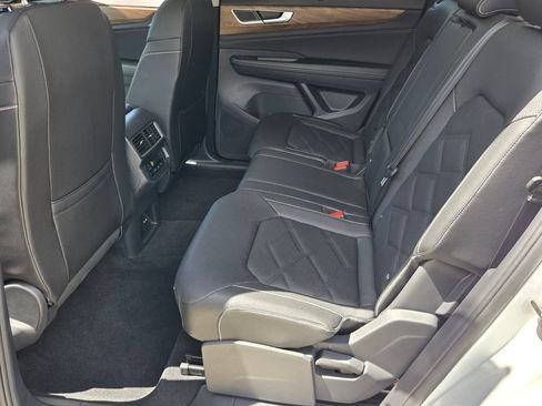 Certified 2026 Volkswagen Atlas SE w/ Panoramic Sunroof Package FWD image 11