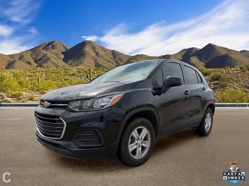 Used 2022 Chevrolet Trax LS w/ Tint and Cruise Package AWD/4WD image 2