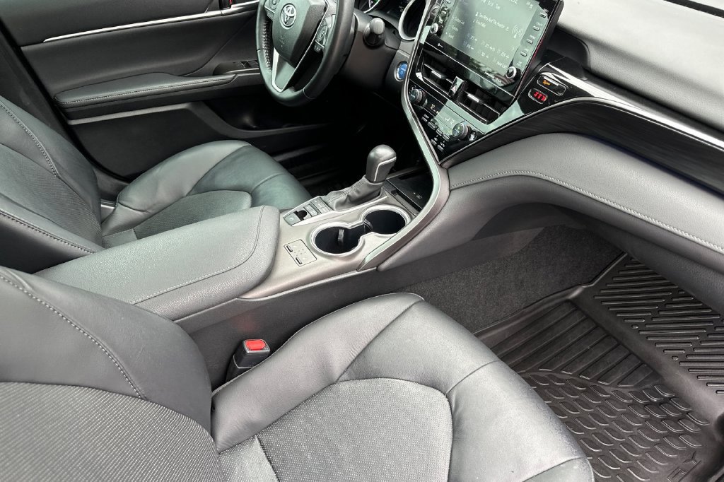 Used 2024 Toyota Camry XLE w/ Cold Weather Package FWD image 20