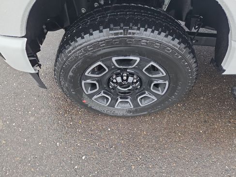 New 2026 Ford F250 Platinum w/ FX4 Off-Road Package image 9