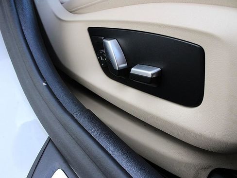 Used 2020 BMW 530i w/ Convenience Package image 25