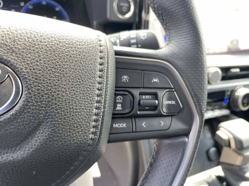 Used 2026 Toyota 4Runner Limited AWD/4WD image 25