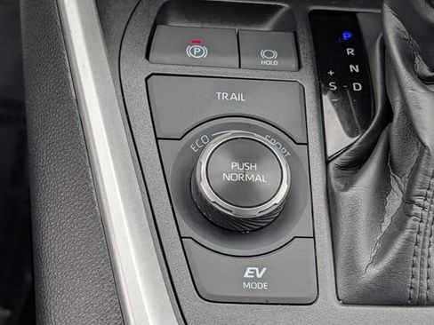Used 2025 Toyota RAV4 XLE w/ Convenience Package AWD/4WD image 16