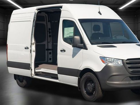 Used 2024 Mercedes-Benz Sprinter 144 Cargo image 8