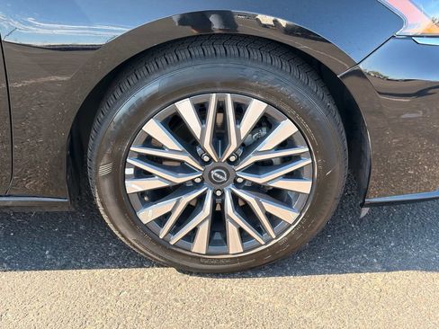 Certified 2025 Nissan Altima 2.5 SV FWD image 10