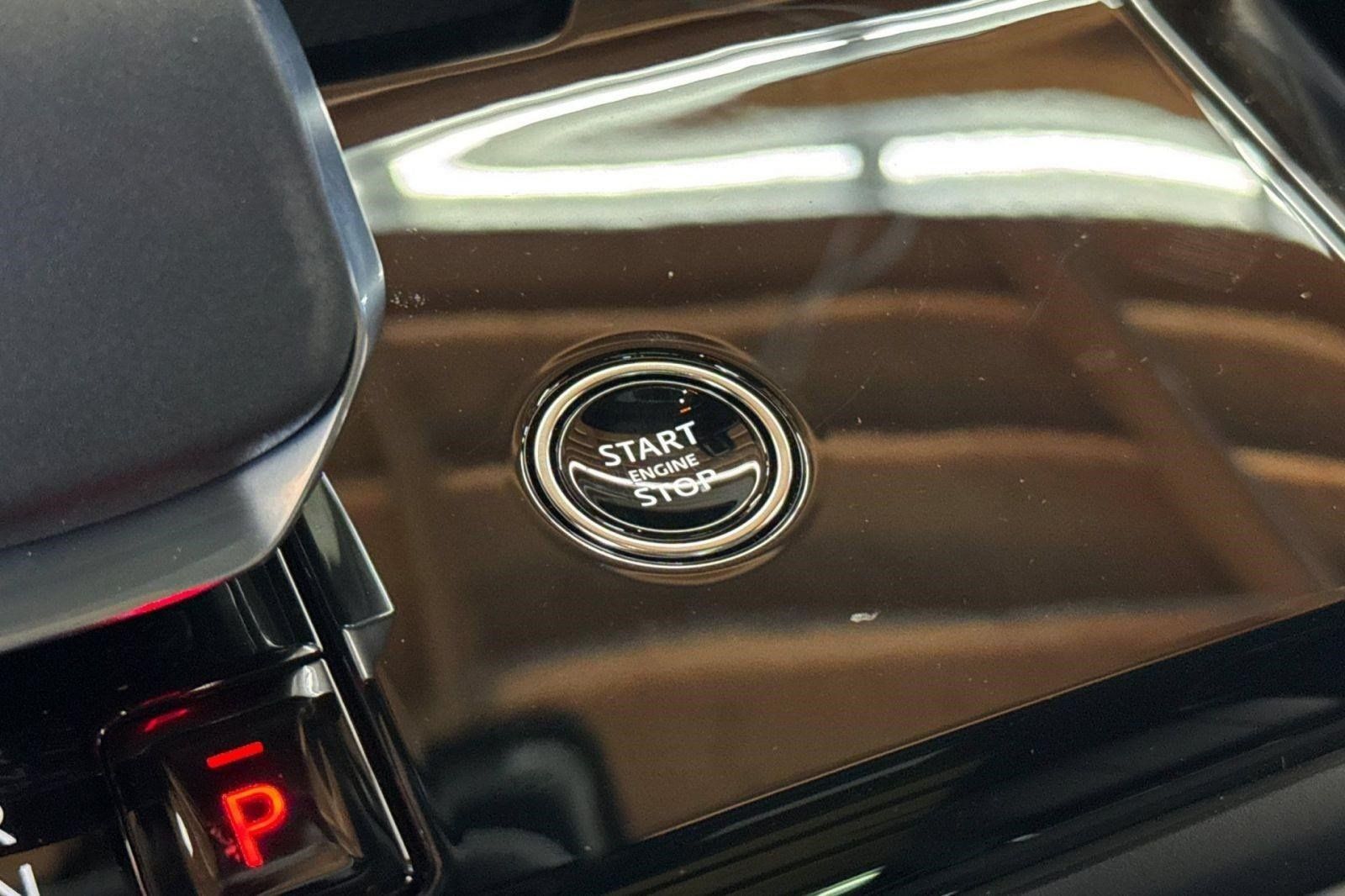 New 2026 Land Rover Range Rover Sport SE AWD/4WD image 17