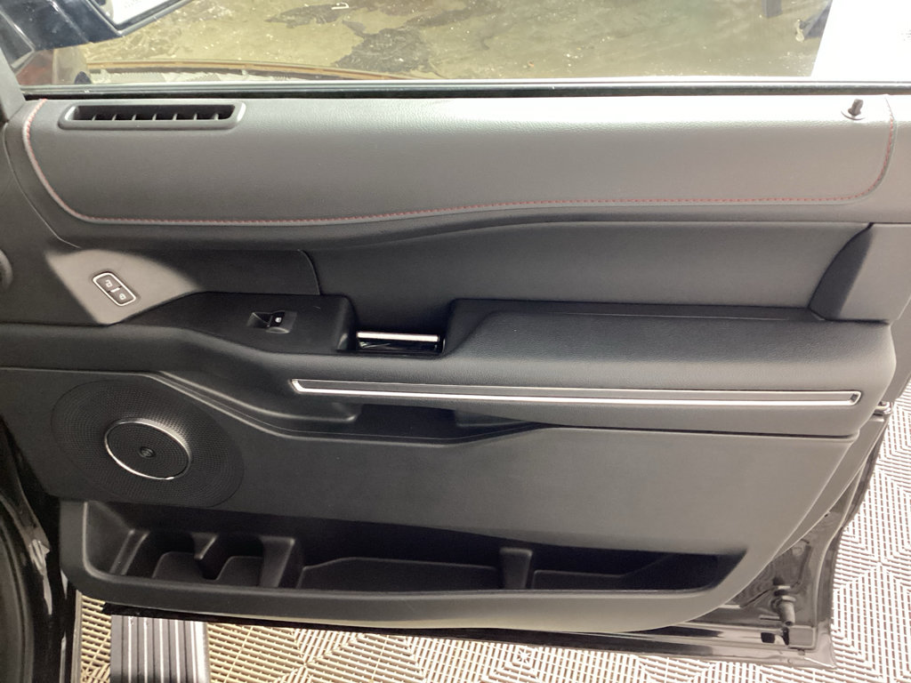 Used 2024 Ford Expedition Limited AWD/4WD image 10