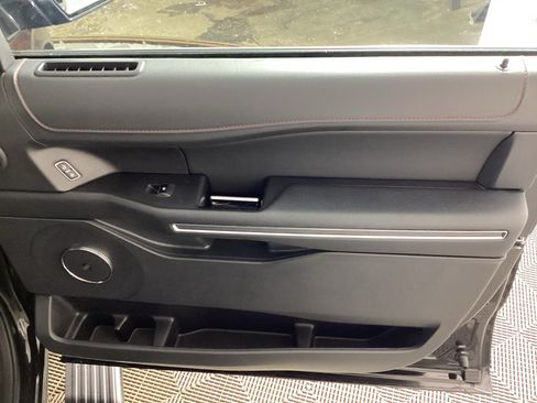 Used 2024 Ford Expedition Limited AWD/4WD image 10