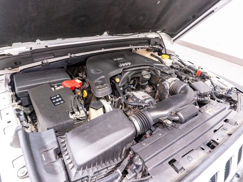 Used 2019 Jeep Wrangler Unlimited Sport AWD/4WD image 31