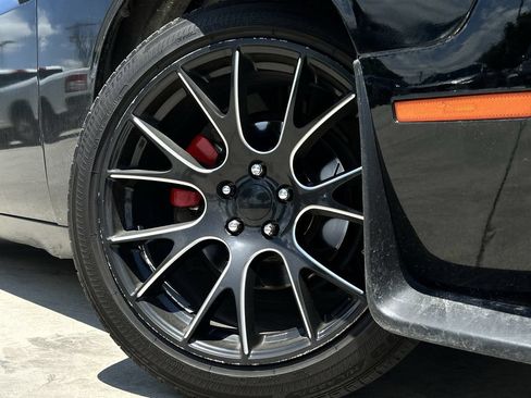 Used 2020 Dodge Challenger SXT RWD image 9
