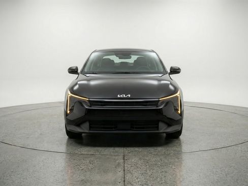 Used 2025 Kia K4 FWD image 2