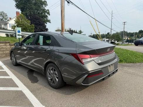 Used 2024 Hyundai Elantra SEL FWD image 3
