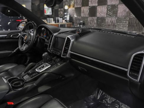 Used 2018 Porsche Cayenne AWD/4WD image 10