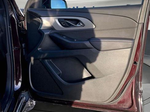 Used 2023 Chevrolet Traverse LT image 31
