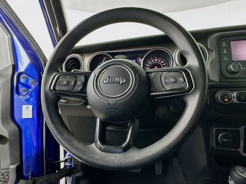 Used 2018 Jeep Wrangler Unlimited Sport image 16