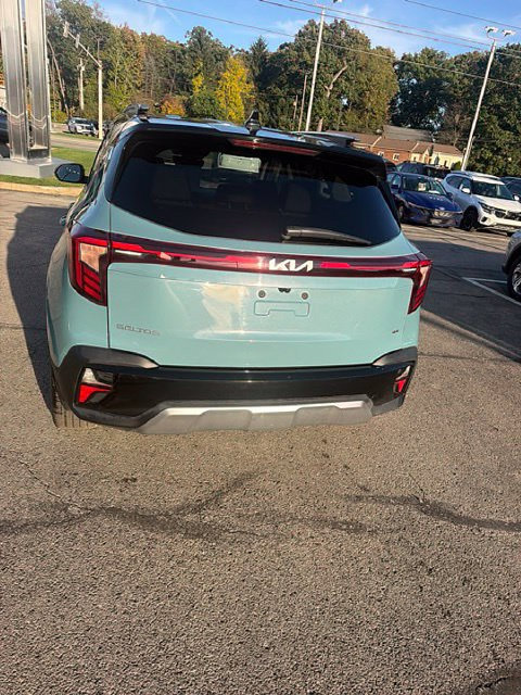 Used 2024 Kia Seltos S AWD/4WD image 6