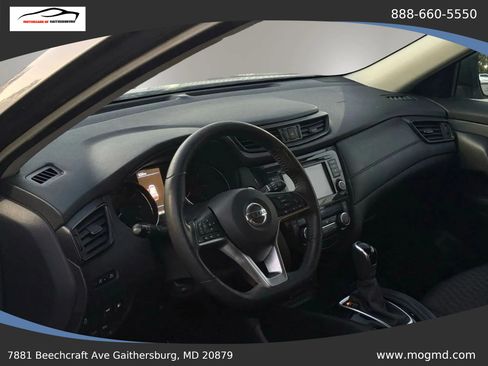Used 2018 Nissan Rogue SV AWD/4WD image 16