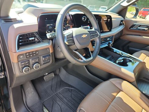 Used 2025 Chevrolet Tahoe High Country AWD/4WD image 27